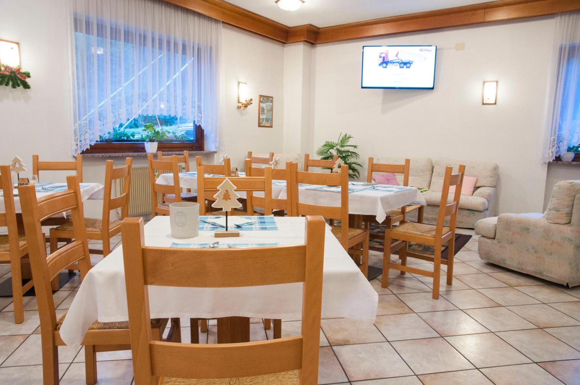 Garni Mariolina Bed & Breakfast Falcade Exterior photo